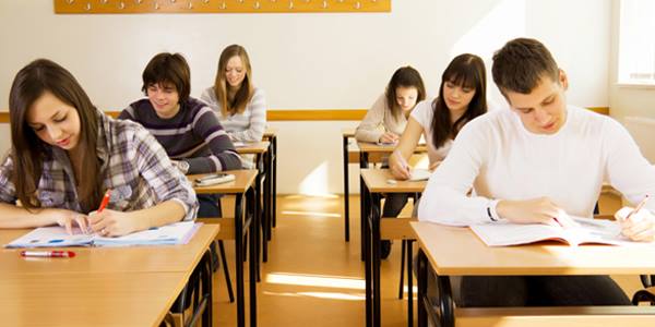 Miniștrii educației din UE consideră că învățatul la distanță nu poate înlocui niciodată experiența de predare din școli