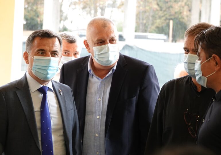 Daniel Ştefan Drăgulin primarul municipiului Călărași şi Ministrul Lucrărilor Publice Ion Ștefan vizita de lucru la Poșta veche, Grădinița cu 8 grupe și Bazinul de înot .