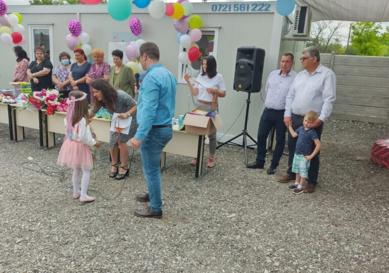 Primarul Ion Radu Aurel premiaza performanta scolara