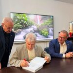 Marius Dulce-Am avut onoarea să primesc primul exemplar din „Călărașii în documente și izvoare istorice” Marius Dulce-Am avut onoarea să primesc primul exemplar din „Călărașii în documente și izvoare istorice”