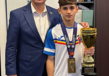 Anunţuri/ComunicateMarius Dulce-Andrei Cașu, copilul nostru minune, a intrat în biroul meu în calitatea de dublu campion european la box